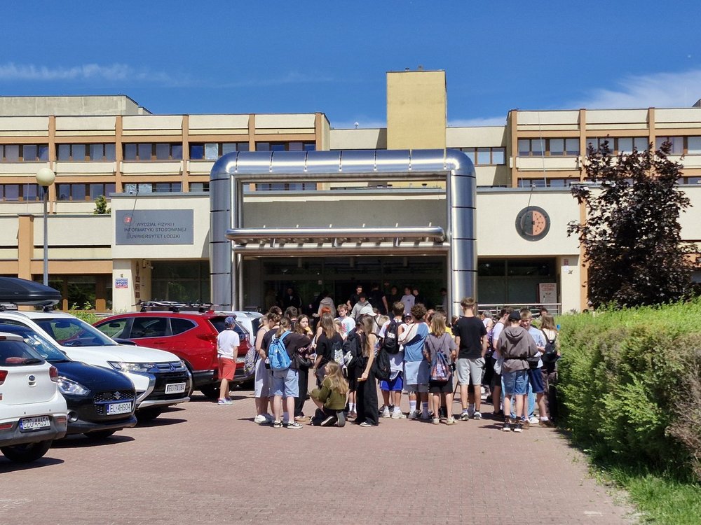 Wydział Fizyki i Informatyki Stosowanej